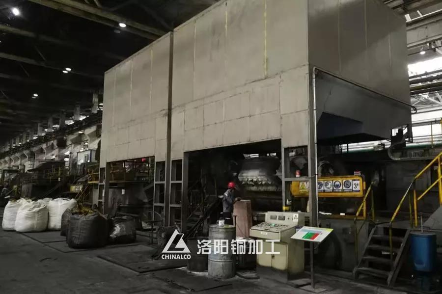 CLCP decided to equip the furnace of the melting and casting plant with a dust collecting device.